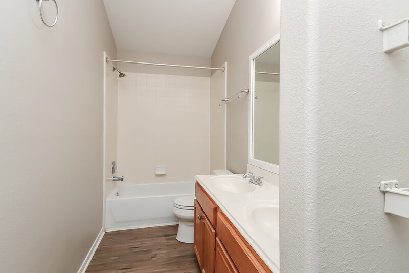 2,320/Mo, 14635 Lothbury Dr Cypress, TX 77429 Bathroom View 2