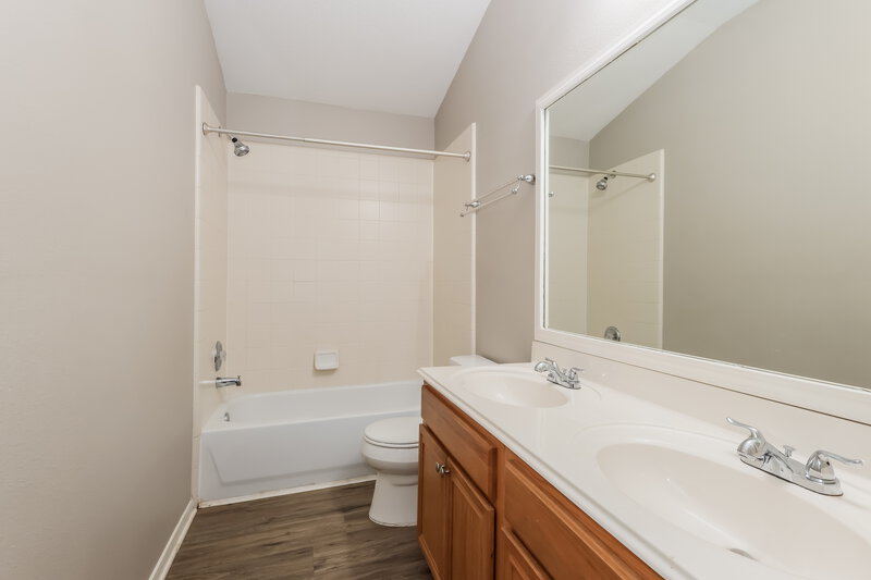 2,400/Mo, 14635 Lothbury Dr Cypress, TX 77429 Bathroom View