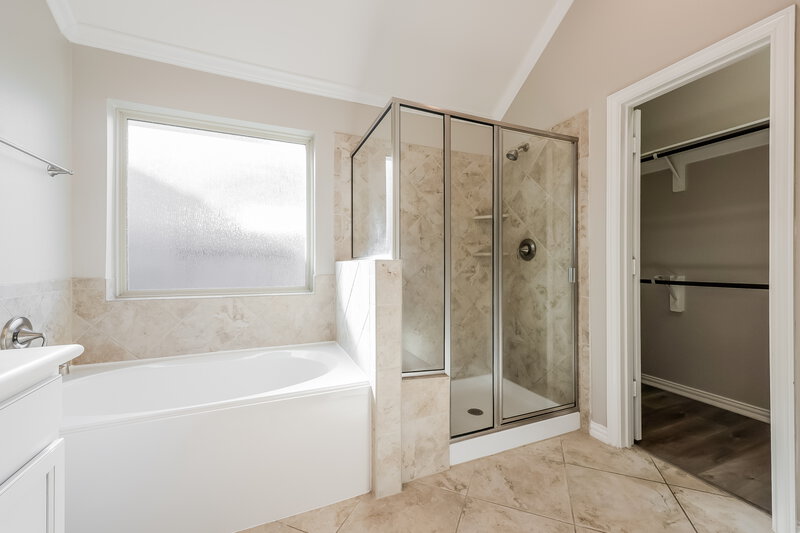 1,855/Mo, 18914 Sorrento Point Dr New Caney, TX 77357 Main Bathroom View 2