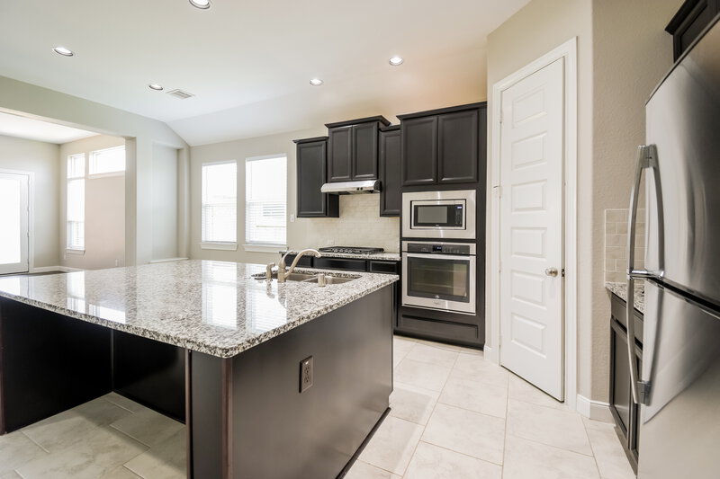 2,675/Mo, 2010 Honey Meadow Ln Houston, TX 77089 Kitchen View