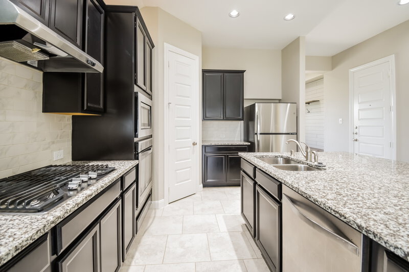 2,675/Mo, 2010 Honey Meadow Ln Houston, TX 77089 Kitchen View 2