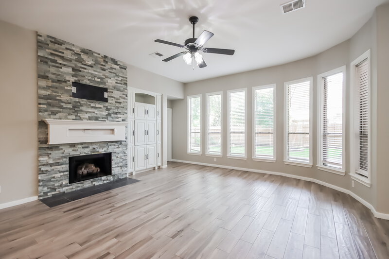 2,750/Mo, 3326 Misty Alcove Ct Kingwood, TX 77345 Living Room View