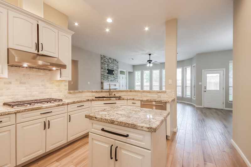 2,750/Mo, 3326 Misty Alcove Ct Kingwood, TX 77345 Kitchen View 2