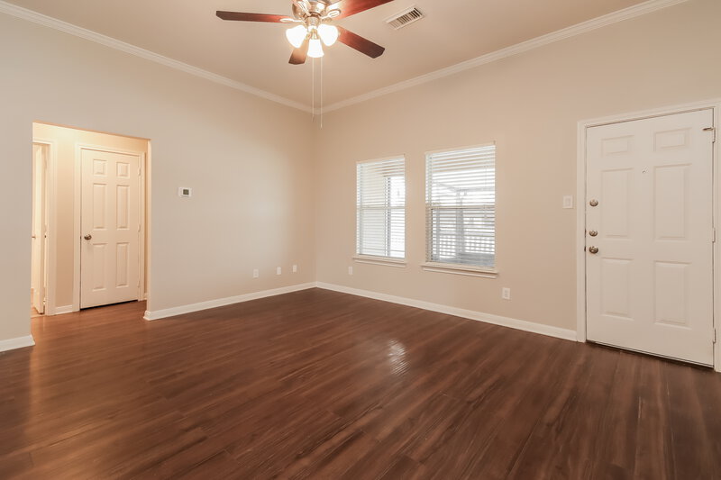 2,270/Mo, 5016 Asia Ln Dickinson, TX 77539 Living Room View 2