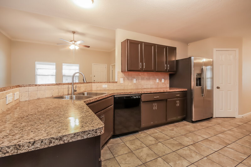 2,270/Mo, 5016 Asia Ln Dickinson, TX 77539 Kitchen View