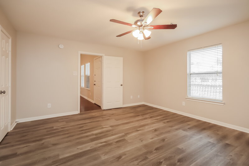 2,270/Mo, 5016 Asia Ln Dickinson, TX 77539 Main Bedroom View 2