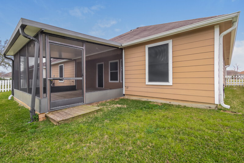 2,270/Mo, 5016 Asia Ln Dickinson, TX 77539 Rear View
