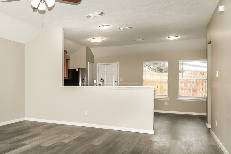 2,030/Mo, 12254 Lavon Dr Tomball, TX 77375 Living Room View 3