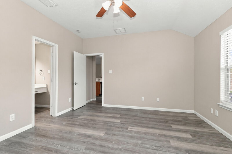 2,030/Mo, 12254 Lavon Dr Tomball, TX 77375 Primary Bedroom View 2