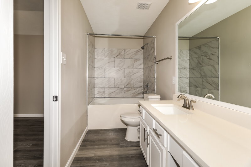 2,030/Mo, 12254 Lavon Dr Tomball, TX 77375 Main Bathroom View