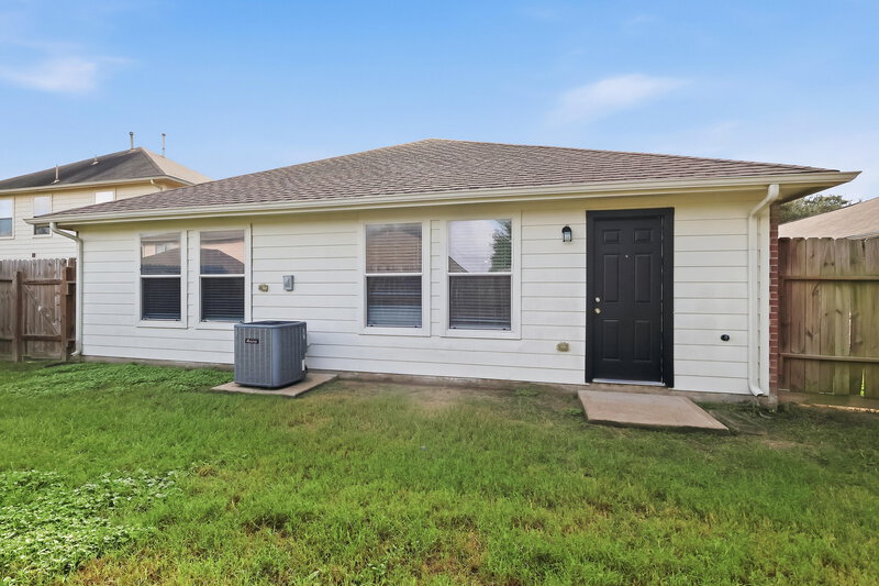 2,030/Mo, 12254 Lavon Dr Tomball, TX 77375 Rear View