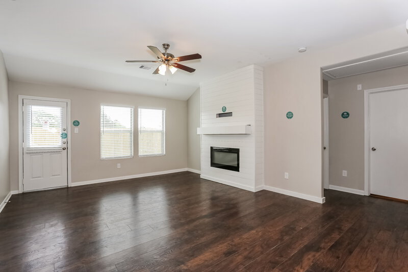2,075/Mo, 5304 Carmichael Cir Alvin, TX 77511 Living Room View