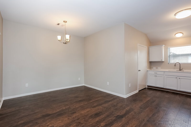 2,075/Mo, 5304 Carmichael Cir Alvin, TX 77511 Dining Room View 2