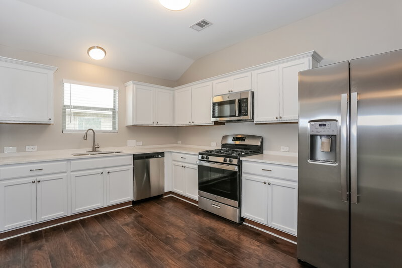 2,075/Mo, 5304 Carmichael Cir Alvin, TX 77511 Kitchen View
