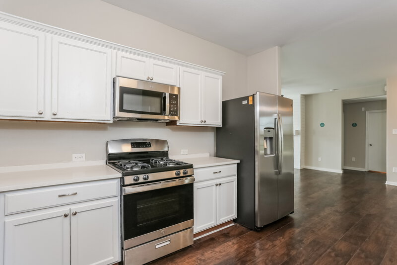 2,075/Mo, 5304 Carmichael Cir Alvin, TX 77511 Kitchen View 2