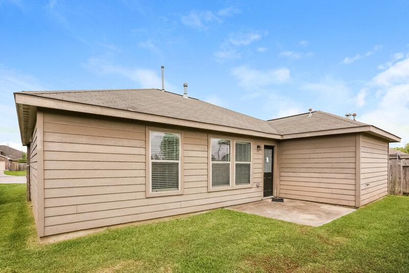 2,075/Mo, 5304 Carmichael Cir Alvin, TX 77511 Rear View