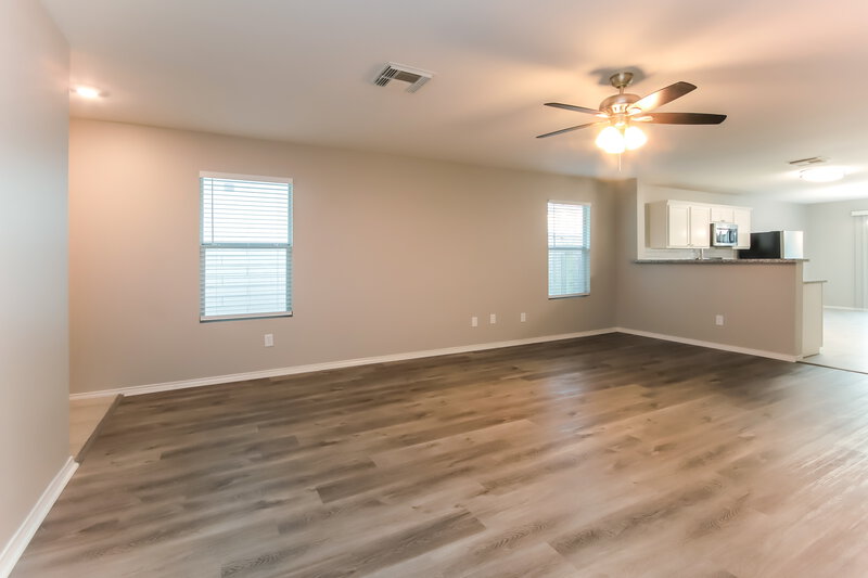 2,580/Mo, 14435 Acuna Ln Houston, TX 77045 Living Room View 2
