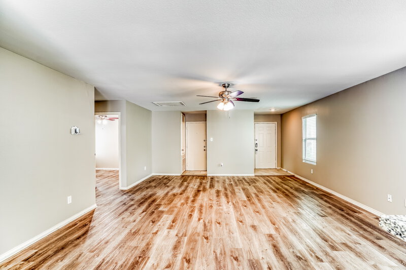1,735/Mo, 14435 Acuna Ln Houston, TX 77045 Living Room View 2
