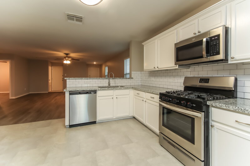 2,580/Mo, 14435 Acuna Ln Houston, TX 77045 Kitchen View 2