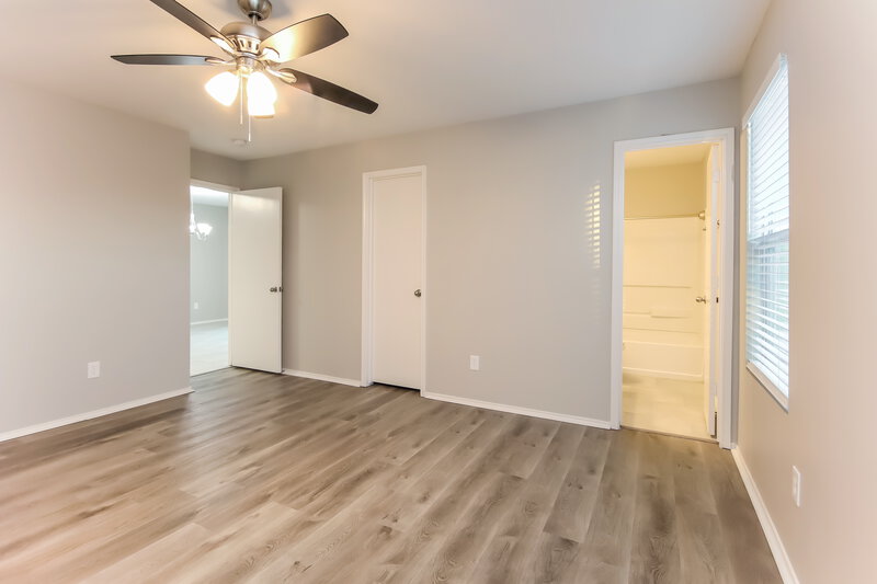 2,580/Mo, 14435 Acuna Ln Houston, TX 77045 Main Bedroom View 2