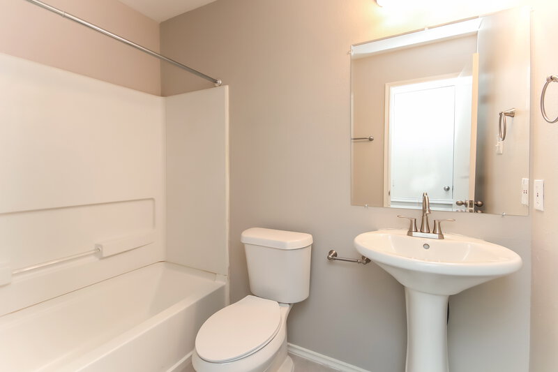2,580/Mo, 14435 Acuna Ln Houston, TX 77045 Bathroom View