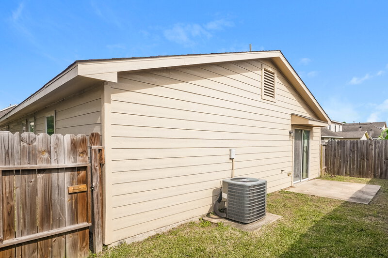 1,735/Mo, 14435 Acuna Ln Houston, TX 77045 rear View