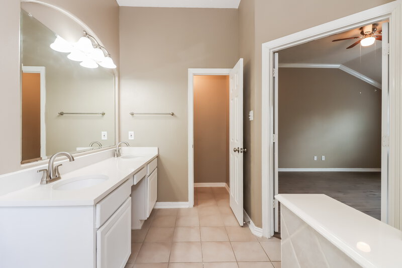 2,510/Mo, 23703 Breckenridge Forest Dr Spring, TX 77373 Main Bathroom View 2