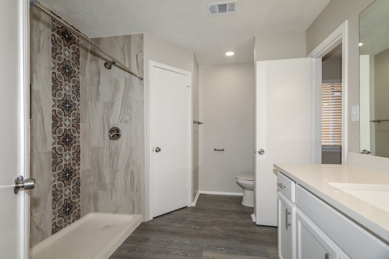 1,925/Mo, 3439 Nutwood Ln Spring, TX 77389 Main Bathroom View 2
