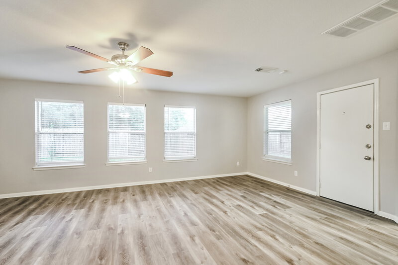 2,530/Mo, 1061 Cabot Cv Dickinson, TX 77539 Living Room View 2