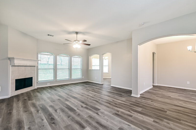 2,195/Mo, 914 Chase Lock Dr Bacliff, TX 77518 Living Room View