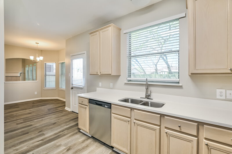 2,195/Mo, 914 Chase Lock Dr Bacliff, TX 77518 Kitchen View 2