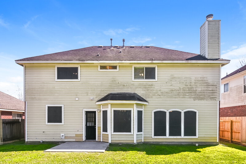 2,195/Mo, 914 Chase Lock Dr Bacliff, TX 77518 Rear View