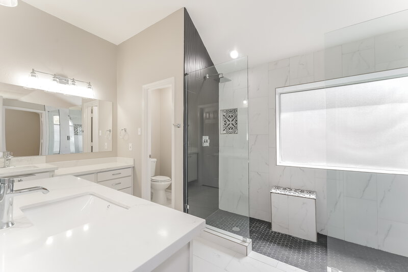2,365/Mo, 7318 Kyle Trail Ct Richmond, TX 77407 Main Bathroom View