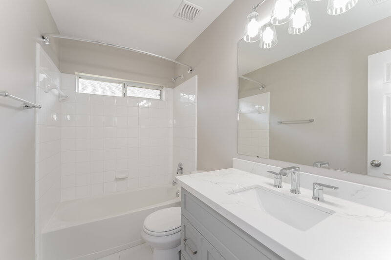 2,365/Mo, 7318 Kyle Trail Ct Richmond, TX 77407 Bathroom View
