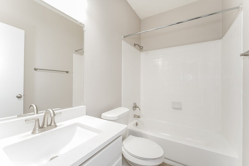 1,790/Mo, 8215 Radial Ct Rosharon, TX 77583 Bathroom View