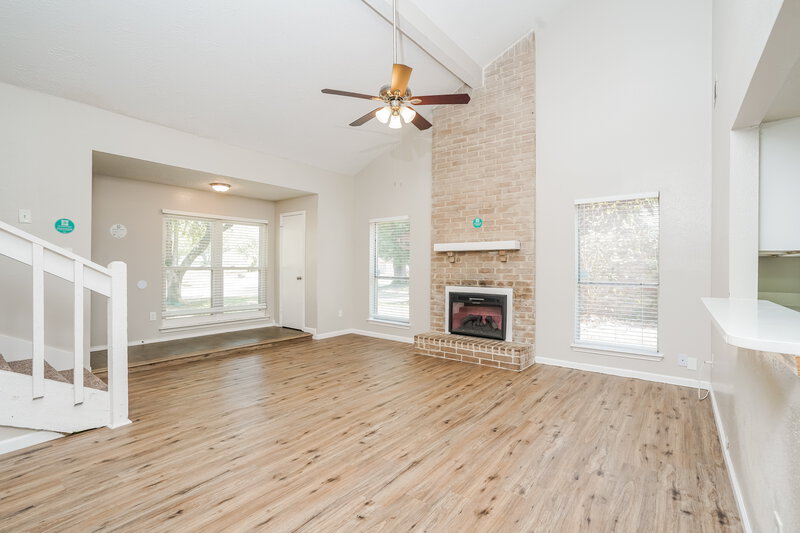 2,295/Mo, 11919 Fallbrook Dr Houston, TX 77065 Living Room View