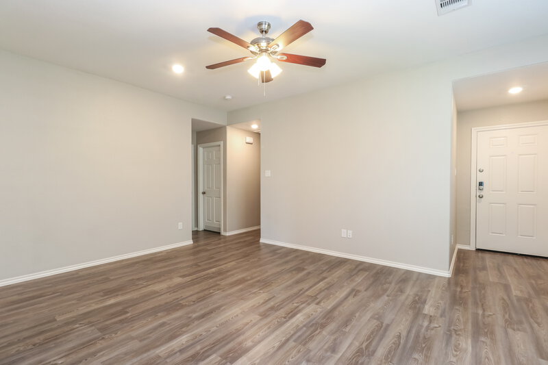 1,935/Mo, 1218 Blue Hazel Ct Pinehurst, TX 77362 Living Room View 3