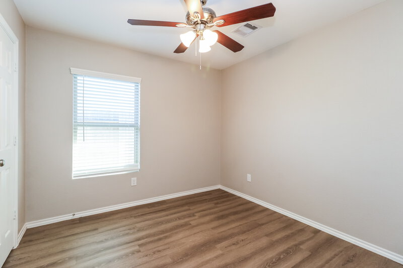 1,935/Mo, 1218 Blue Hazel Ct Pinehurst, TX 77362 Main Bedroom View