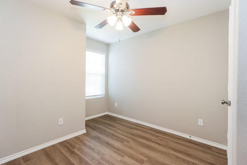 1,935/Mo, 1218 Blue Hazel Ct Pinehurst, TX 77362 Bedroom View