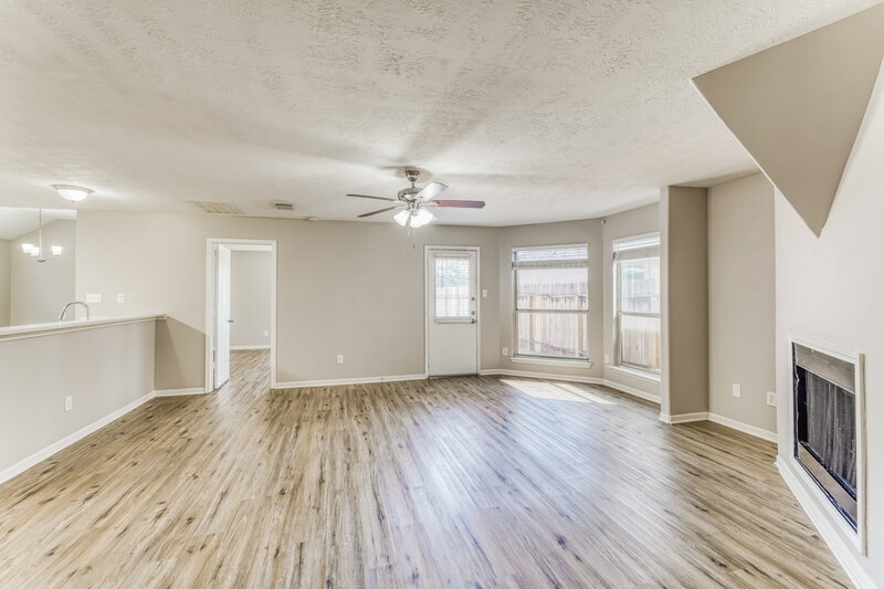 2,190/Mo, 18614 Willow Cove Dr Katy, TX 77449 Living Room View