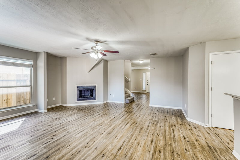 2,190/Mo, 18614 Willow Cove Dr Katy, TX 77449 Living Room View 2