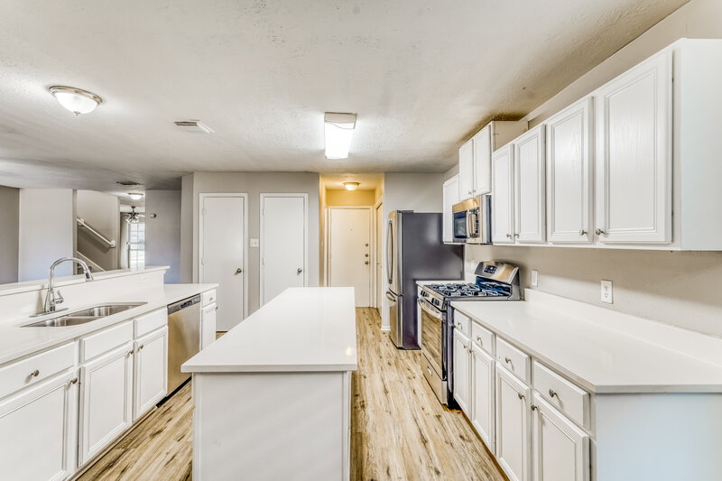 2,190/Mo, 18614 Willow Cove Dr Katy, TX 77449 Kitchen View 2