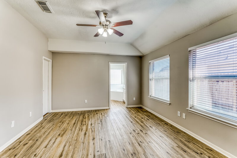 2,190/Mo, 18614 Willow Cove Dr Katy, TX 77449 Main Bedroom View