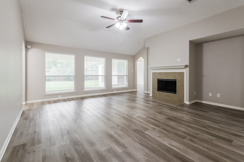 2,415/Mo, 13606 Caney Springs Ln Houston, TX 77044 Living Room View