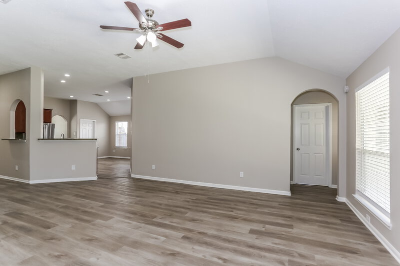 2,640/Mo, 13606 Caney Springs Ln Houston, TX 77044 Living Room View 2