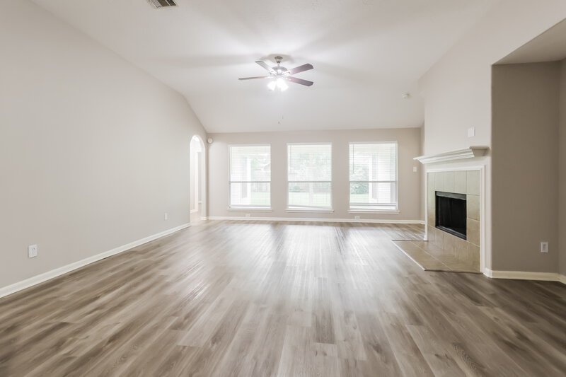 2,415/Mo, 13606 Caney Springs Ln Houston, TX 77044 Living Room View 2