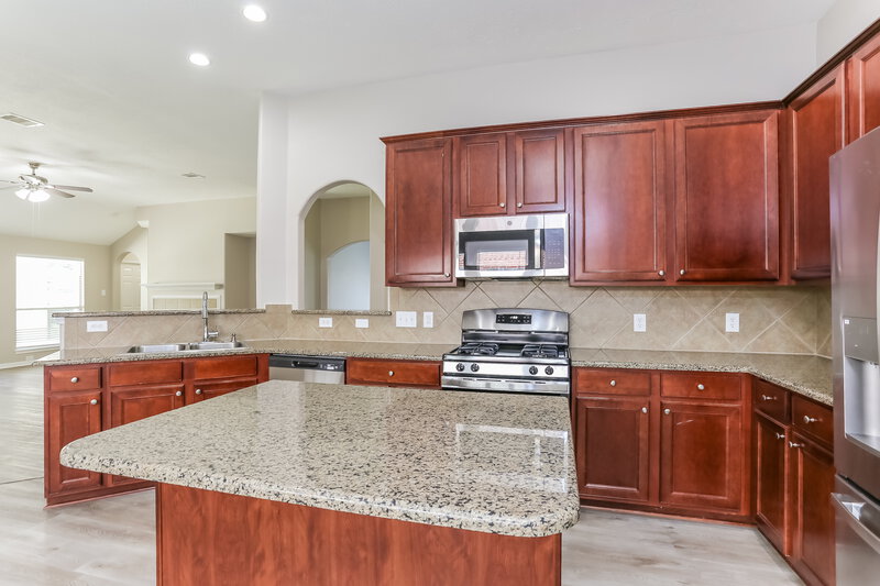 2,640/Mo, 13606 Caney Springs Ln Houston, TX 77044 Kitchen View