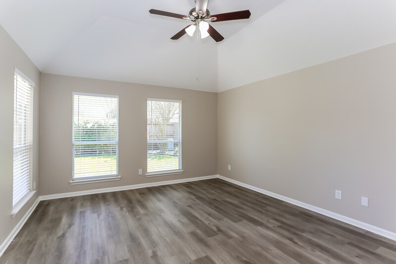 2,640/Mo, 13606 Caney Springs Ln Houston, TX 77044 Main Bedroom View