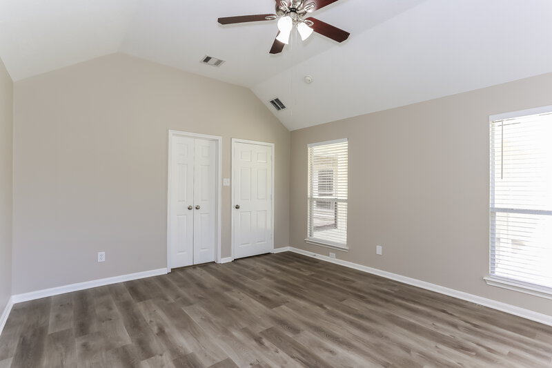 2,640/Mo, 13606 Caney Springs Ln Houston, TX 77044 Main Bedroom View 2