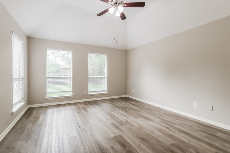 2,415/Mo, 13606 Caney Springs Ln Houston, TX 77044 Main Bedroom View